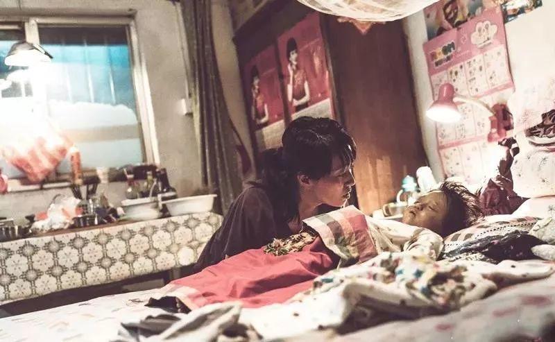 广东大爷10栋房收租，外卖小哥为5块钱崩溃大哭：成人世界是你想不到的心酸