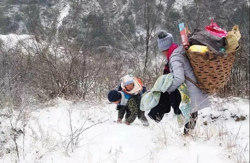 广东大爷10栋房收租，外卖小哥为5块钱崩溃大哭：成人世界是你想不到的心酸