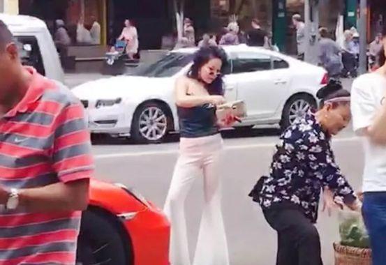 故宫奔驰女炫富系列：有本事炫耀，有本事别翻车啊！