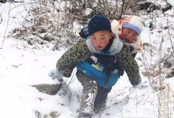 广东大爷10栋房收租，外卖小哥为5块钱崩溃大哭：成人世界是你想不到的心酸