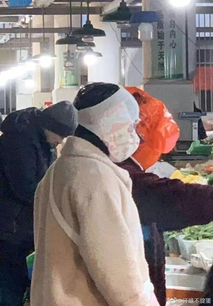 没口罩的硬核网友们怎么出门？笑着笑着就心疼了