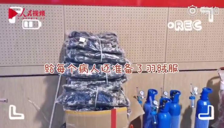3327万人围观，武汉方舱医院的一天！新冠肺炎患者自拍视频，“笑着笑着，我就哭了！”