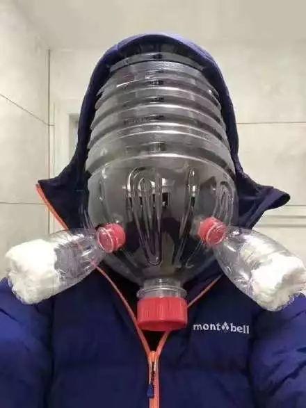 没口罩的硬核网友们怎么出门？笑着笑着就心疼了