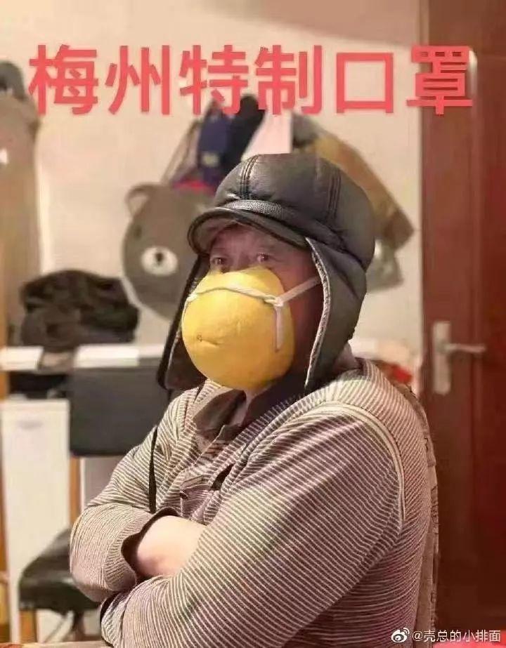 没口罩的硬核网友们怎么出门？笑着笑着就心疼了