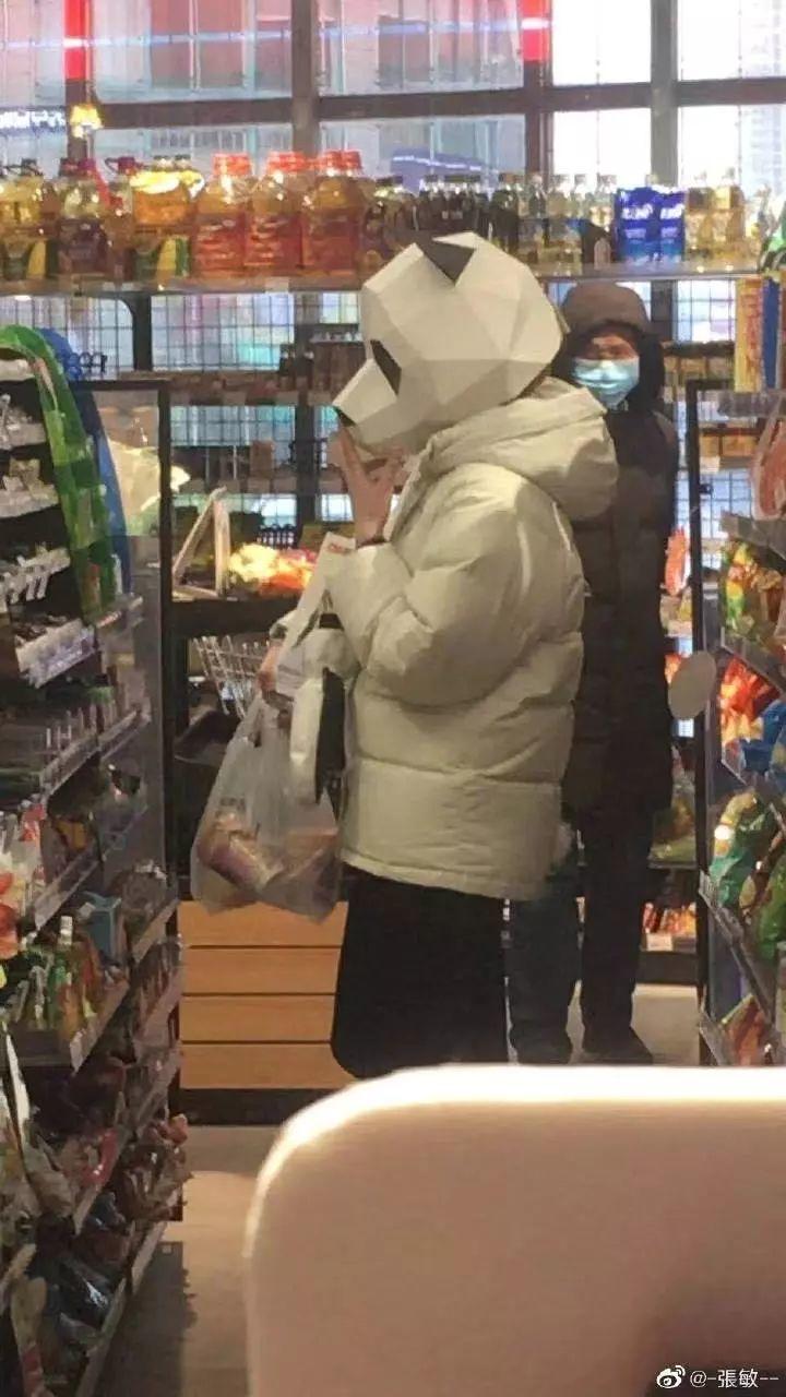 没口罩的硬核网友们怎么出门？笑着笑着就心疼了
