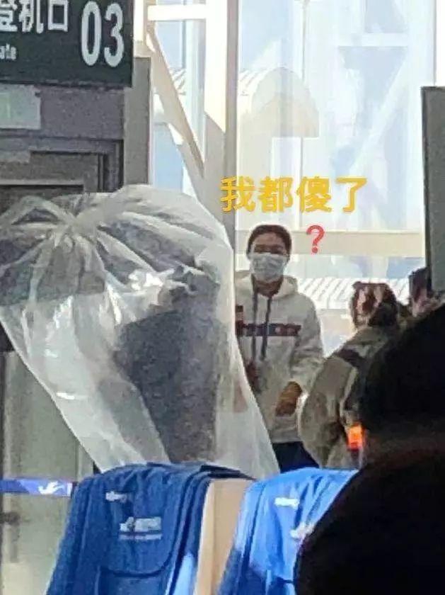 没口罩的硬核网友们怎么出门？笑着笑着就心疼了