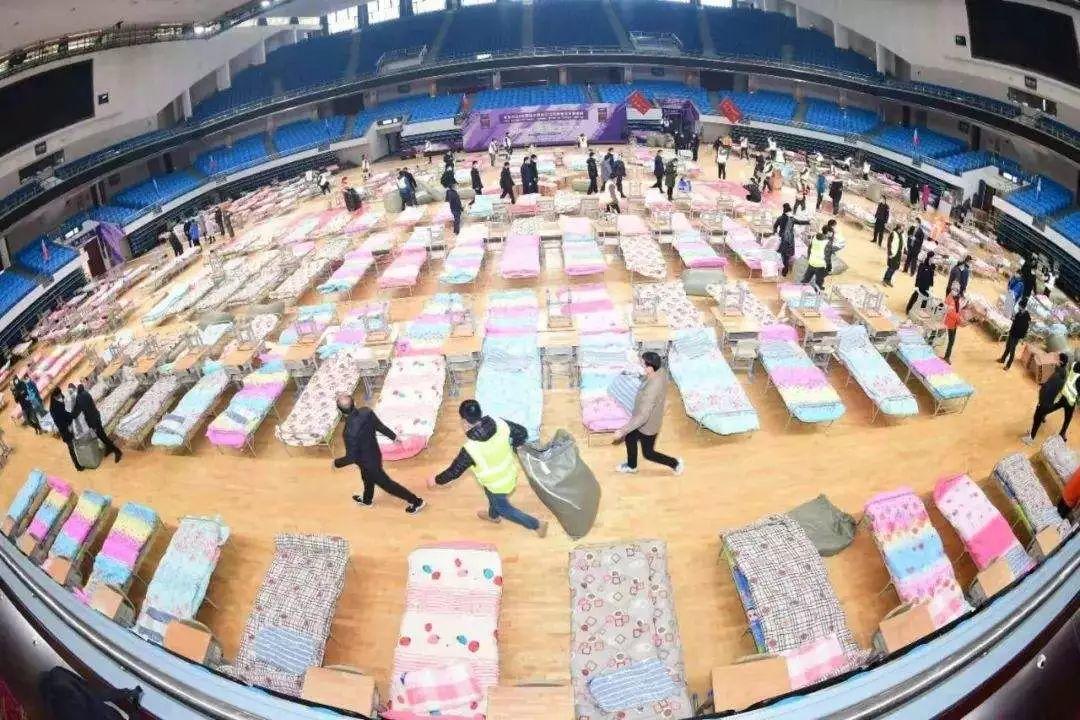 3327万人围观，武汉方舱医院的一天！新冠肺炎患者自拍视频，“笑着笑着，我就哭了！”