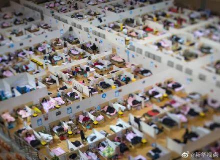 3327万人围观，武汉方舱医院的一天！新冠肺炎患者自拍视频，“笑着笑着，我就哭了！”