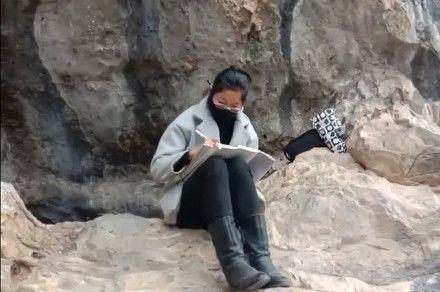 两张“网课照”刷屏:疫情过后,中小学生将出现明显的两级分化 两张“网课照”刷屏:疫情过后,中小学生将出现明显的两级分化