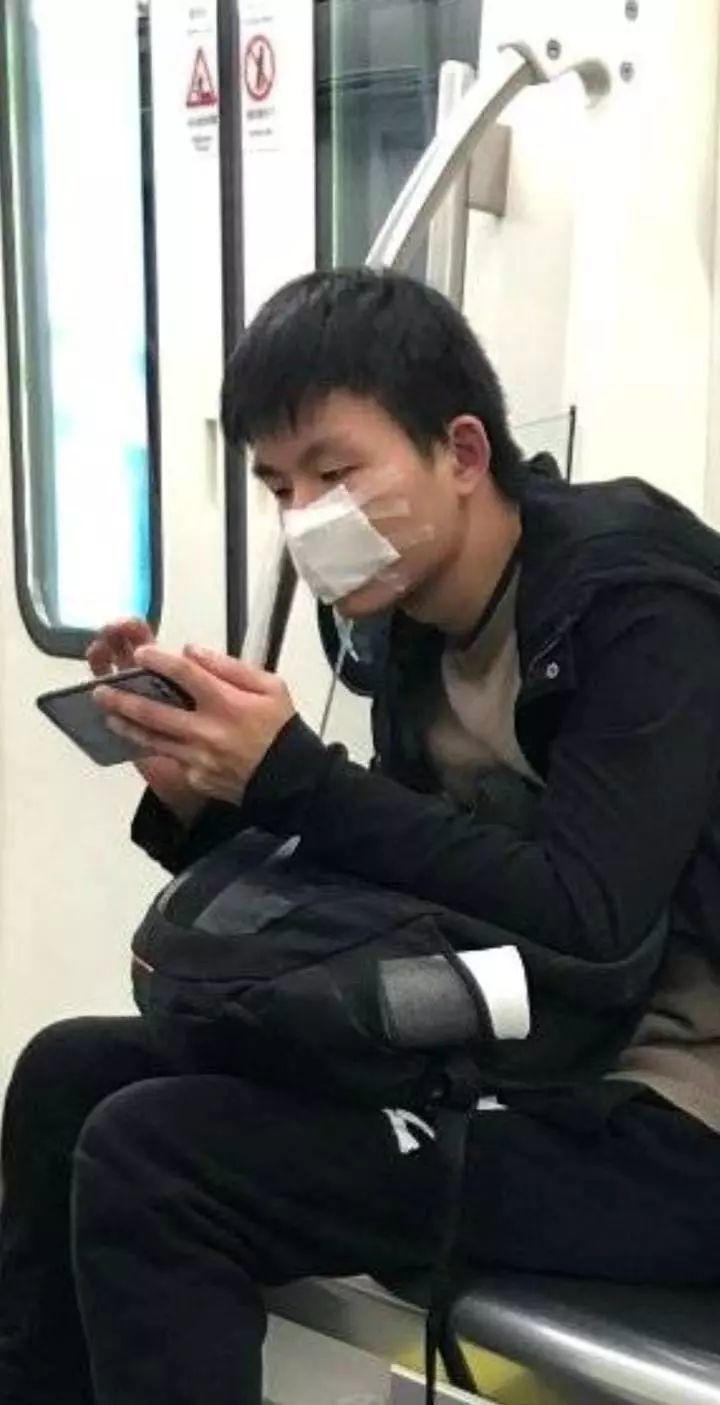 没口罩的硬核网友们怎么出门？笑着笑着就心疼了