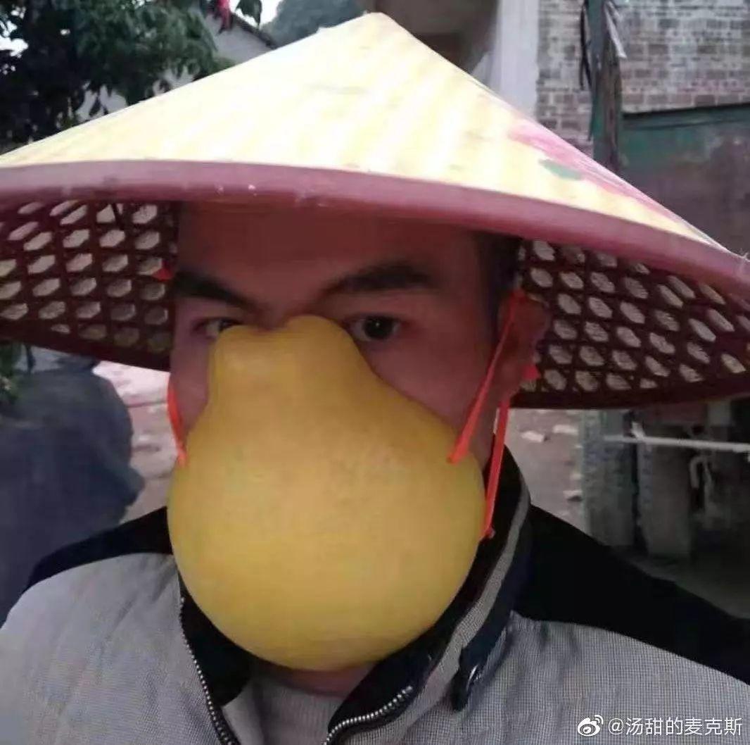 没口罩的硬核网友们怎么出门？笑着笑着就心疼了
