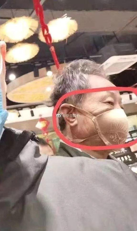 没口罩的硬核网友们怎么出门？笑着笑着就心疼了