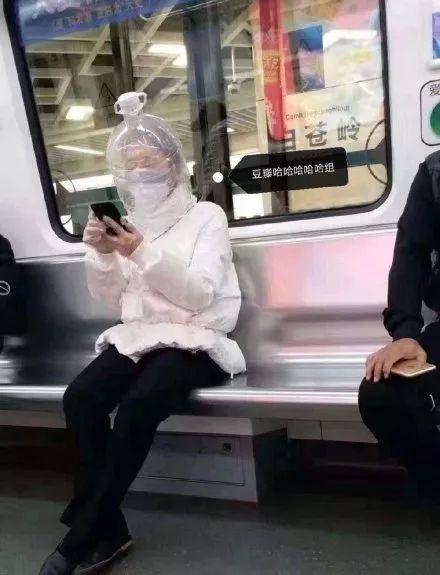 没口罩的硬核网友们怎么出门？笑着笑着就心疼了