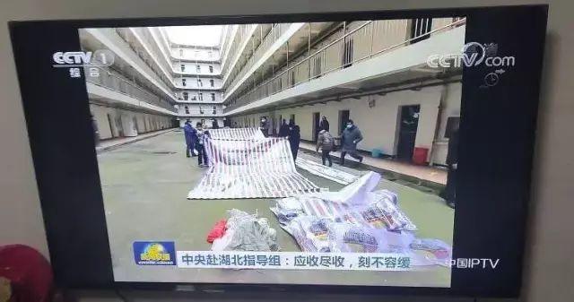 扔学生东西，隔离工人，不让医生回小区：疫情爆发19天，最可怕的事发生了