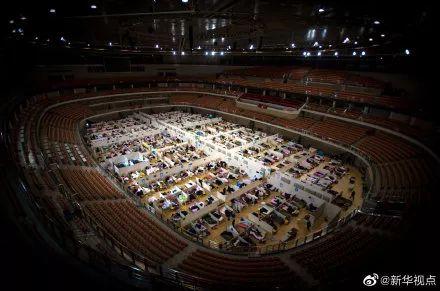 3327万人围观，武汉方舱医院的一天！新冠肺炎患者自拍视频，“笑着笑着，我就哭了！”