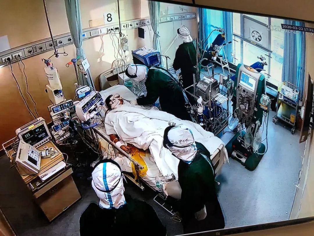 「我在和死神抢病人」｜对话援鄂ICU医生李圣青