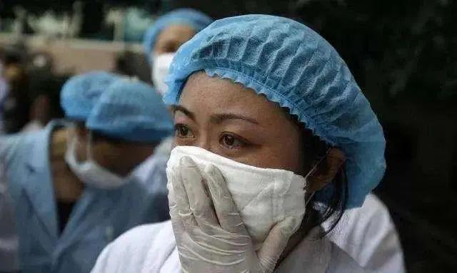 武汉一线女医生：还没到可以实名说真话的时候