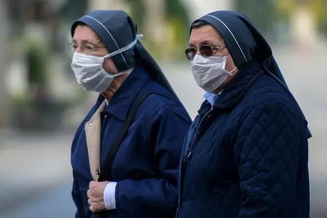 意大利72岁神父,把呼吸机让给陌生人后离世:爱和信仰,胜过死亡! 意大利72岁神父,把呼吸机让给陌生人后离世:爱和信仰,胜过死亡!