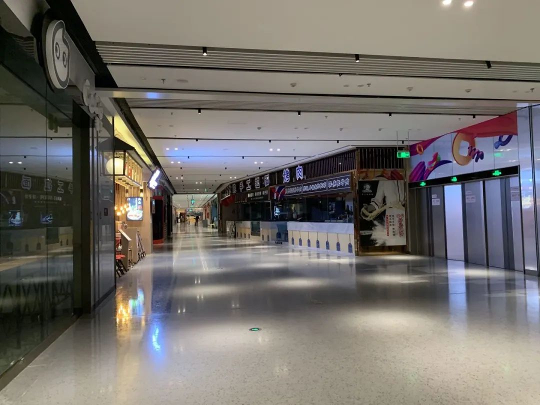 惨烈!一条街的餐饮店都在转让,却无人接手 惨烈!一条街的餐饮店都在转让,却无人接手