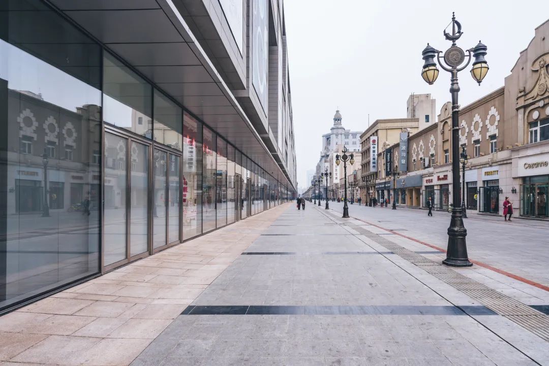 惨烈!一条街的餐饮店都在转让,却无人接手 惨烈!一条街的餐饮店都在转让,却无人接手