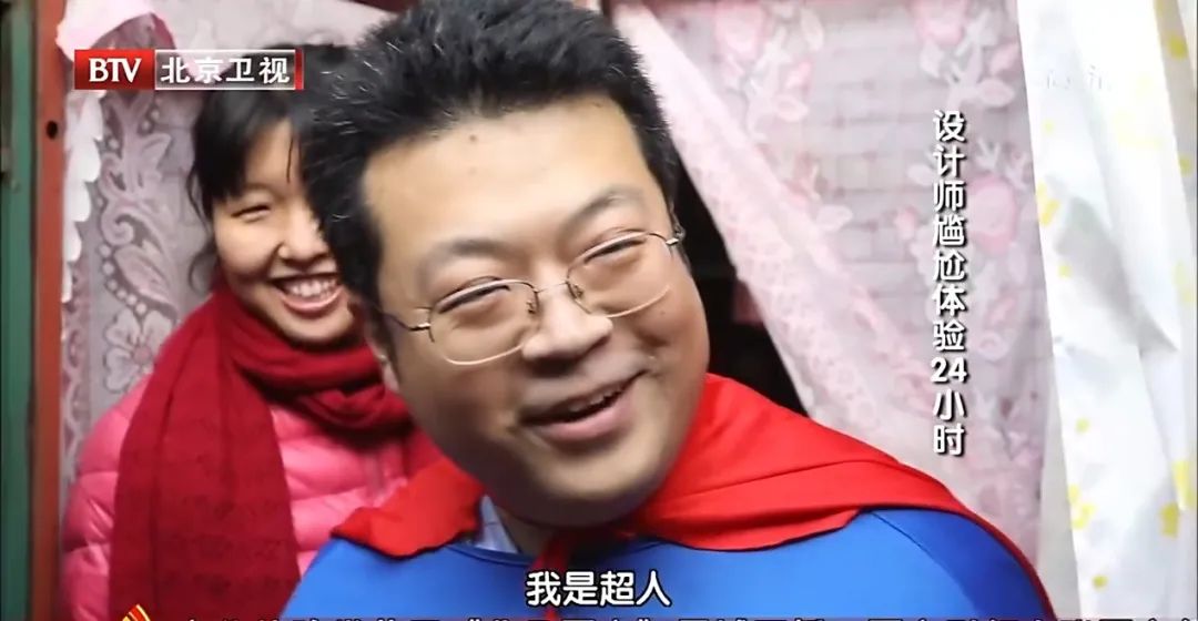 一家三口挤北京10㎡陋室,十年不看电视,没有厕所却藏书过万:把生活熬成了诗 一家三口挤北京10㎡陋室,十年不看电视,没有厕所却藏书过万:把生活熬成了诗