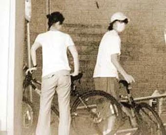 周星驰不婚原因曝光：她去世后，他开始白头