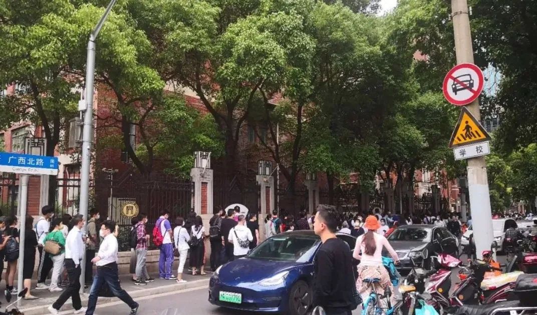 今年自招有点难？走出考场，娃的第一句是“回家准备裸考”!