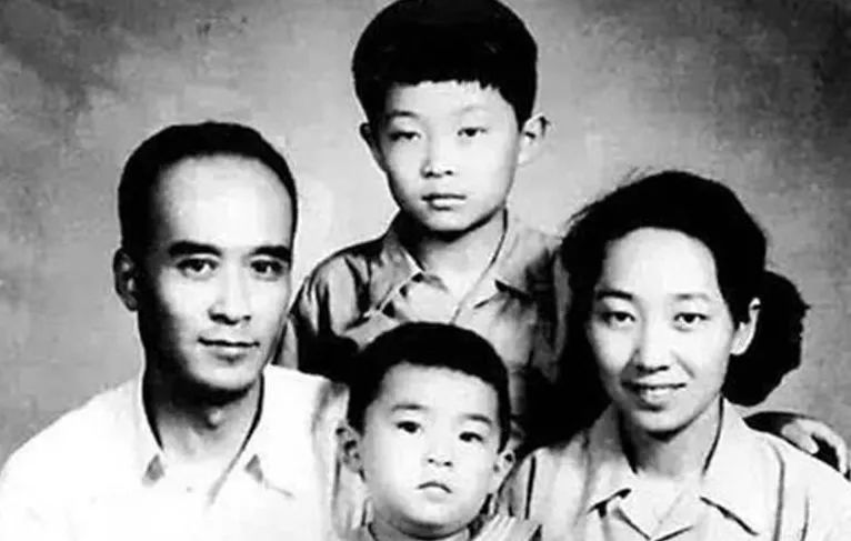在北京,这群人操控娱乐圈格局40年,潜规则至今没打破 在北京,这群人操控娱乐圈格局40年,潜规则至今没打破