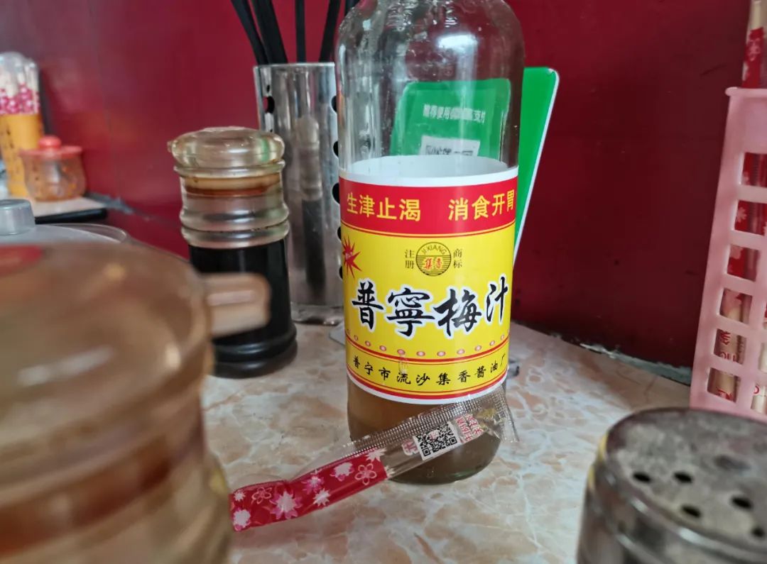 开一间汤粉店能挣多少钱？