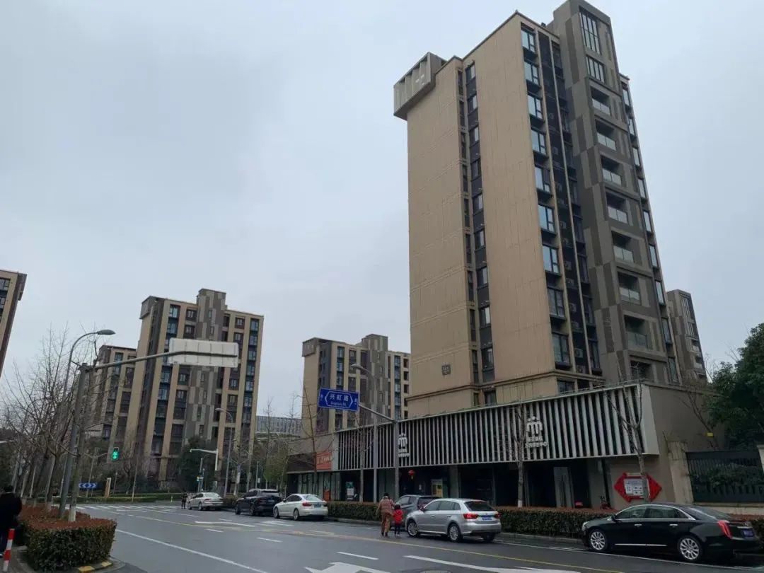 上海的房东们，开始扛不住了