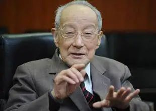 这一回，中国反手捏住了美国的支气管