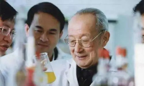 这一回，中国反手捏住了美国的支气管