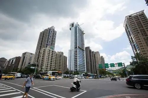 生育率全球倒数第1，房价连涨30年：内卷的台湾地区是什么样的？
