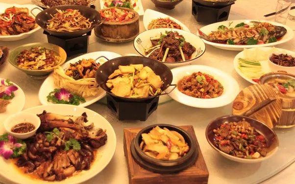 中国是怎么生产这么多粮食,足够养活十多亿人的?是靠进口还是自给自足? 中国是怎么生产这么多粮食,足够养活十多亿人的?是靠进口还是自给自足?