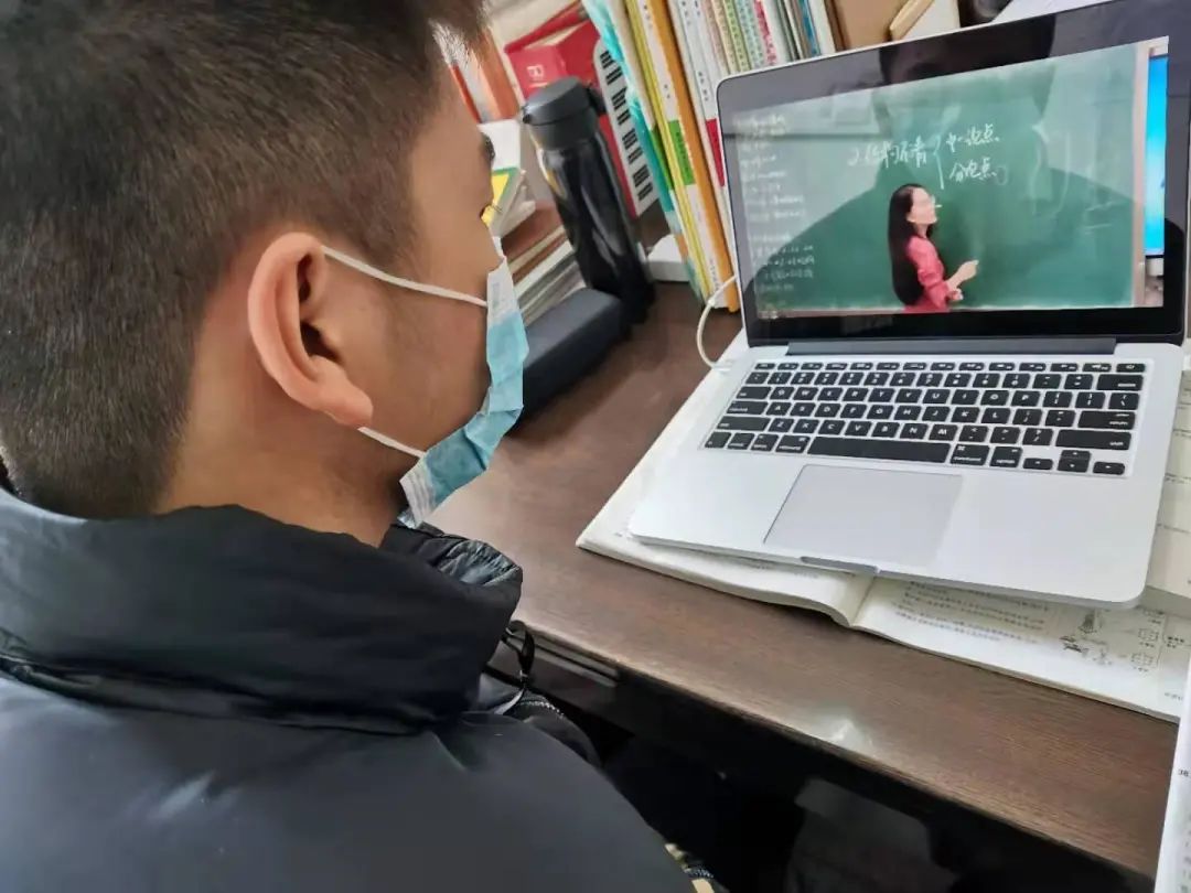 烧光 100 亿，上百家接连跑路，比直播还疯狂的行业，口碑快崩了？