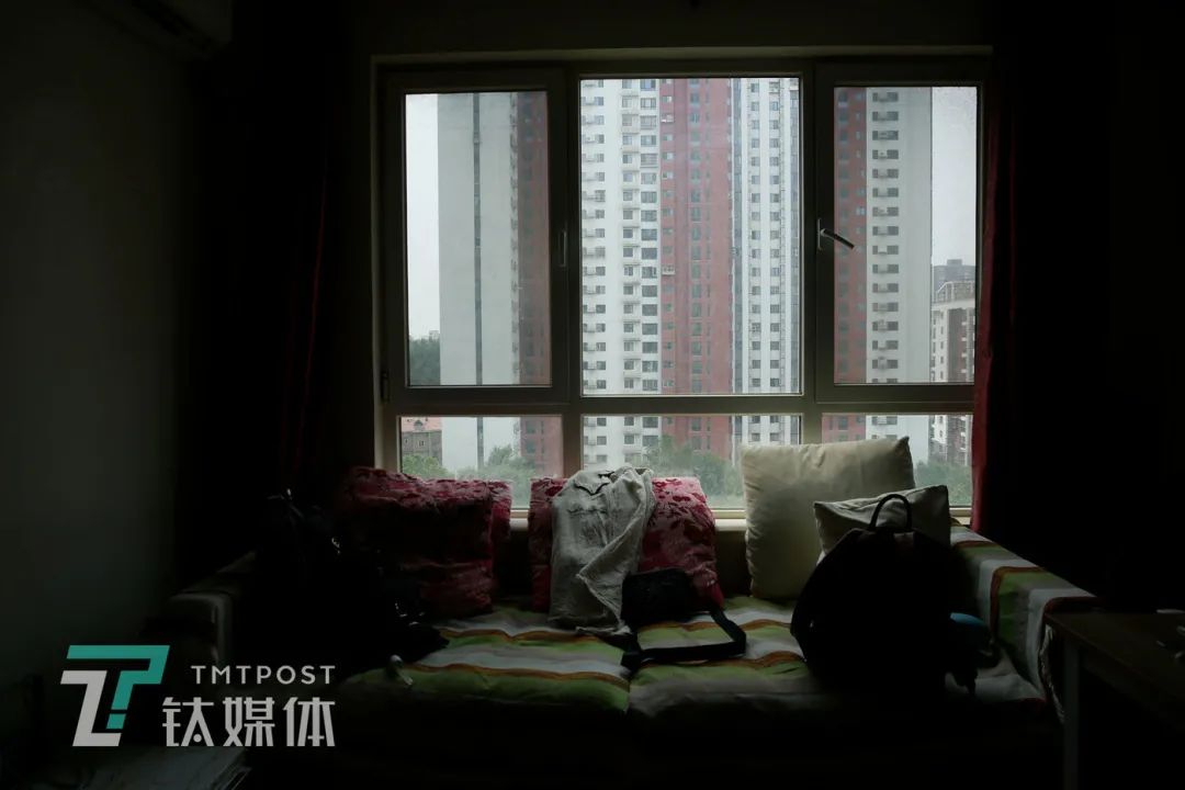 揭秘“短视频创业”：一年亏50万，一个人就是一支团队 | 钛媒体影像《在线》