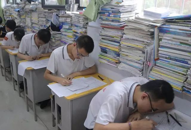 中央出手背后：令人震惊的校外培训产业数据