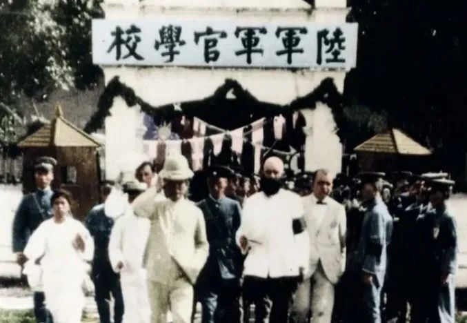 绝望中的抗争，百年前的中国是如何从地狱里翻盘的（深度好文）