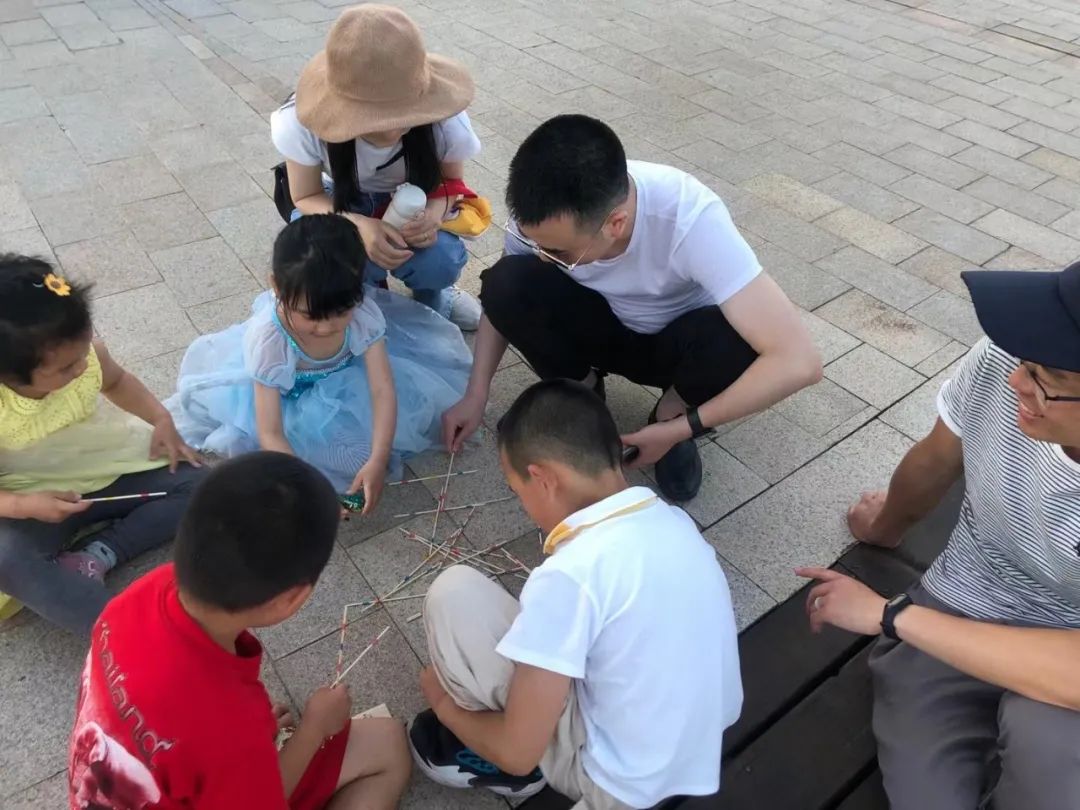 在上海,外地妈妈们抱团养娃 在上海,外地妈妈们抱团养娃