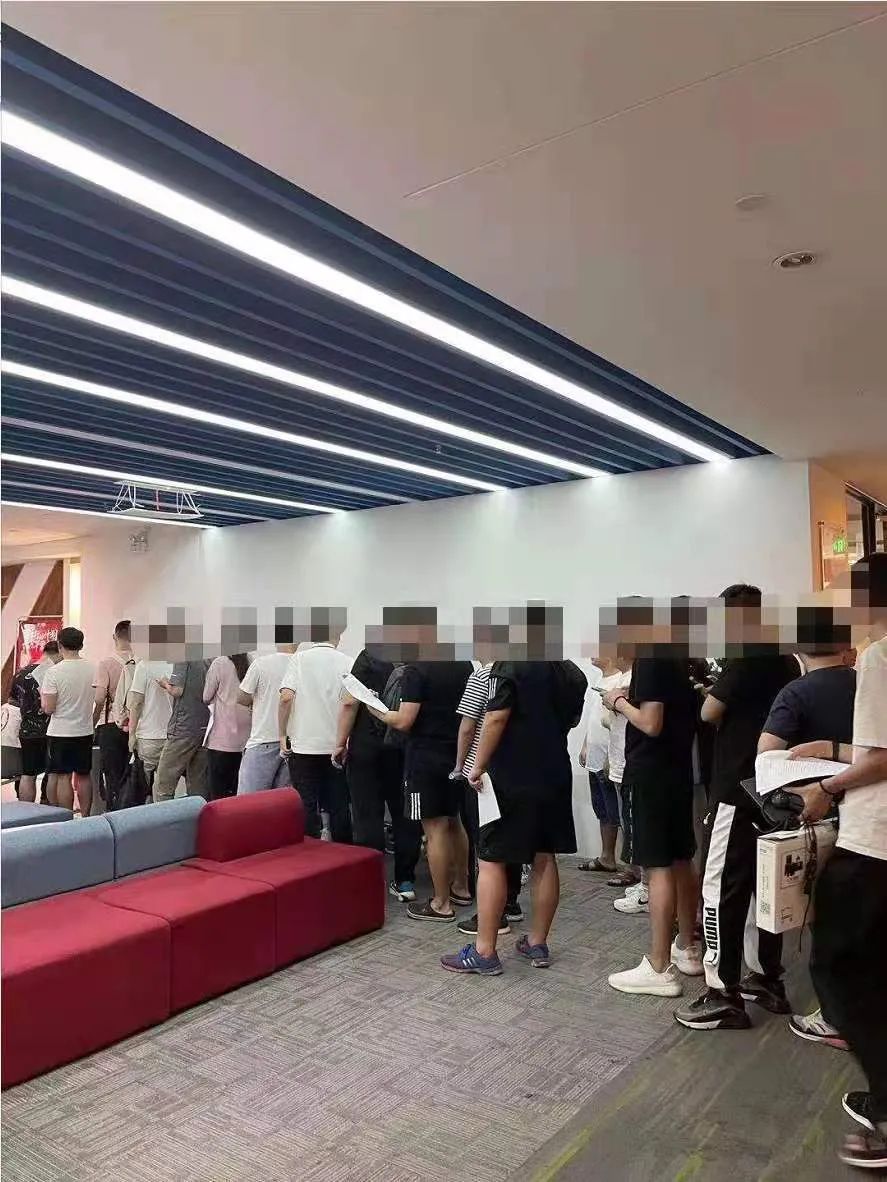 “双减”后的网课老师：跳槽房产中介、回家考公考研