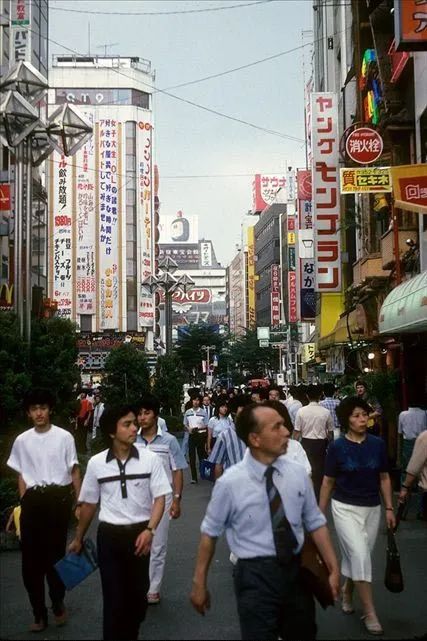 日本的“宽松教育”是怎么样搞垮一代人的？