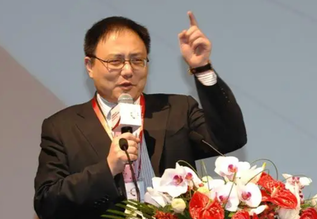 过气先锋许知远,中产灯塔吴晓波,骨子里就差一个罗振宇 过气先锋许知远,中产灯塔吴晓波,骨子里就差一个罗振宇